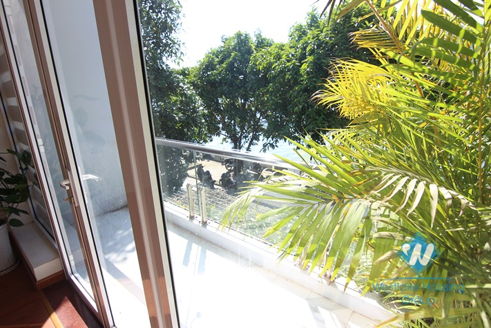 Lake view-House for rent in Tay Ho area